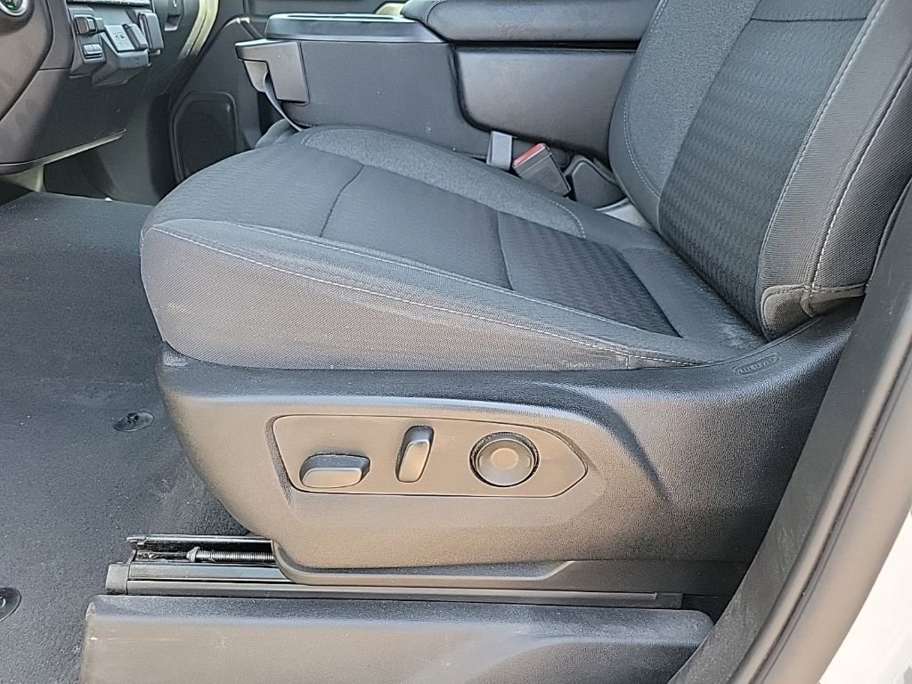 Used 2024 Chevrolet Silverado 2500 Custom w/ Custom Value Package image 11