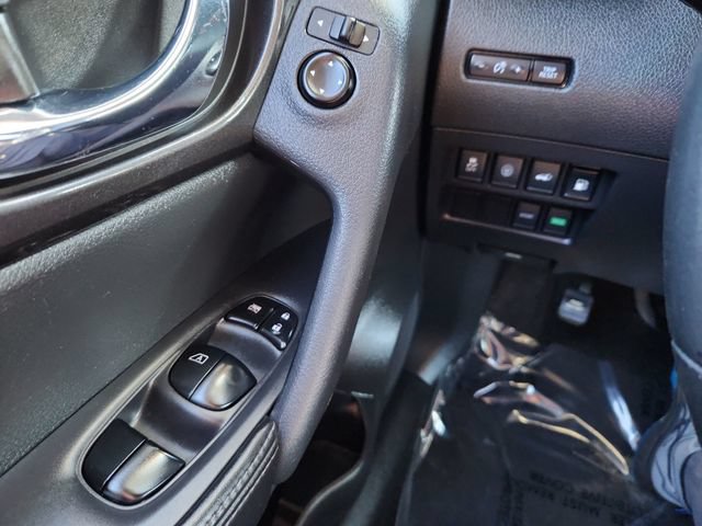 Used 2019 Nissan Rogue SV FWD image 35
