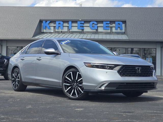 Used 2023 Honda Accord Touring image 2