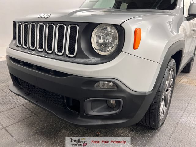 Used 2017 Jeep Renegade Latitude FWD image 12