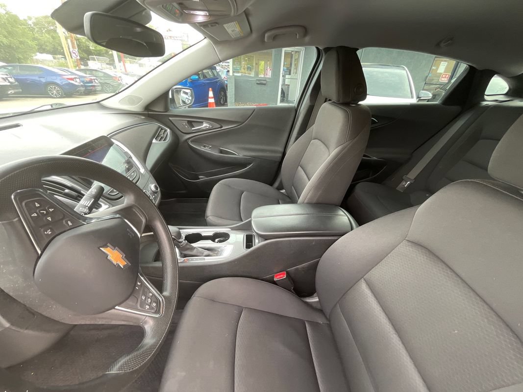 Used 2021 Chevrolet Malibu LT FWD image 9