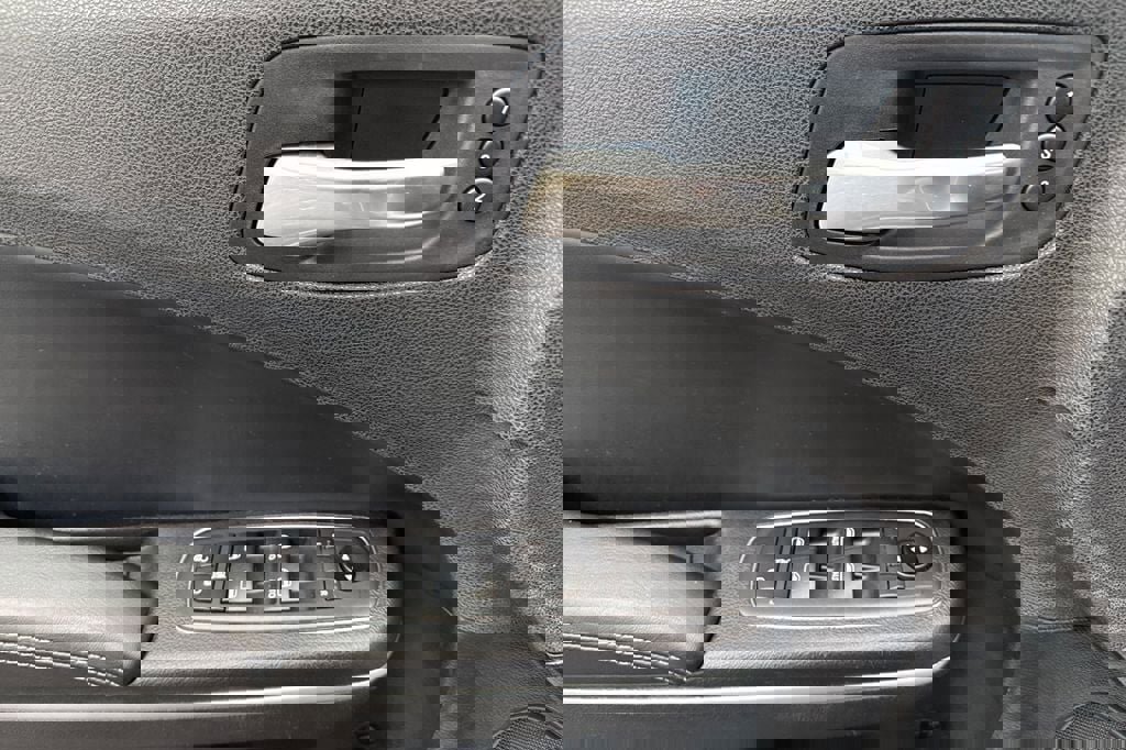 Used 2021 Dodge Charger SXT w/ Leather Interior Group image 8