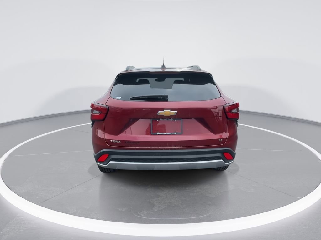 Used 2025 Chevrolet Trax LT w/ LT Convenience Package image 7