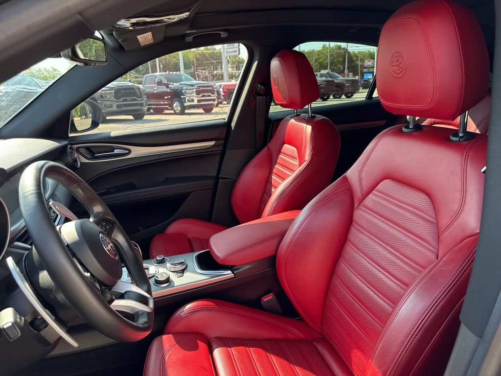 Used 2022 Alfa Romeo Stelvio Veloce AWD/4WD image 46