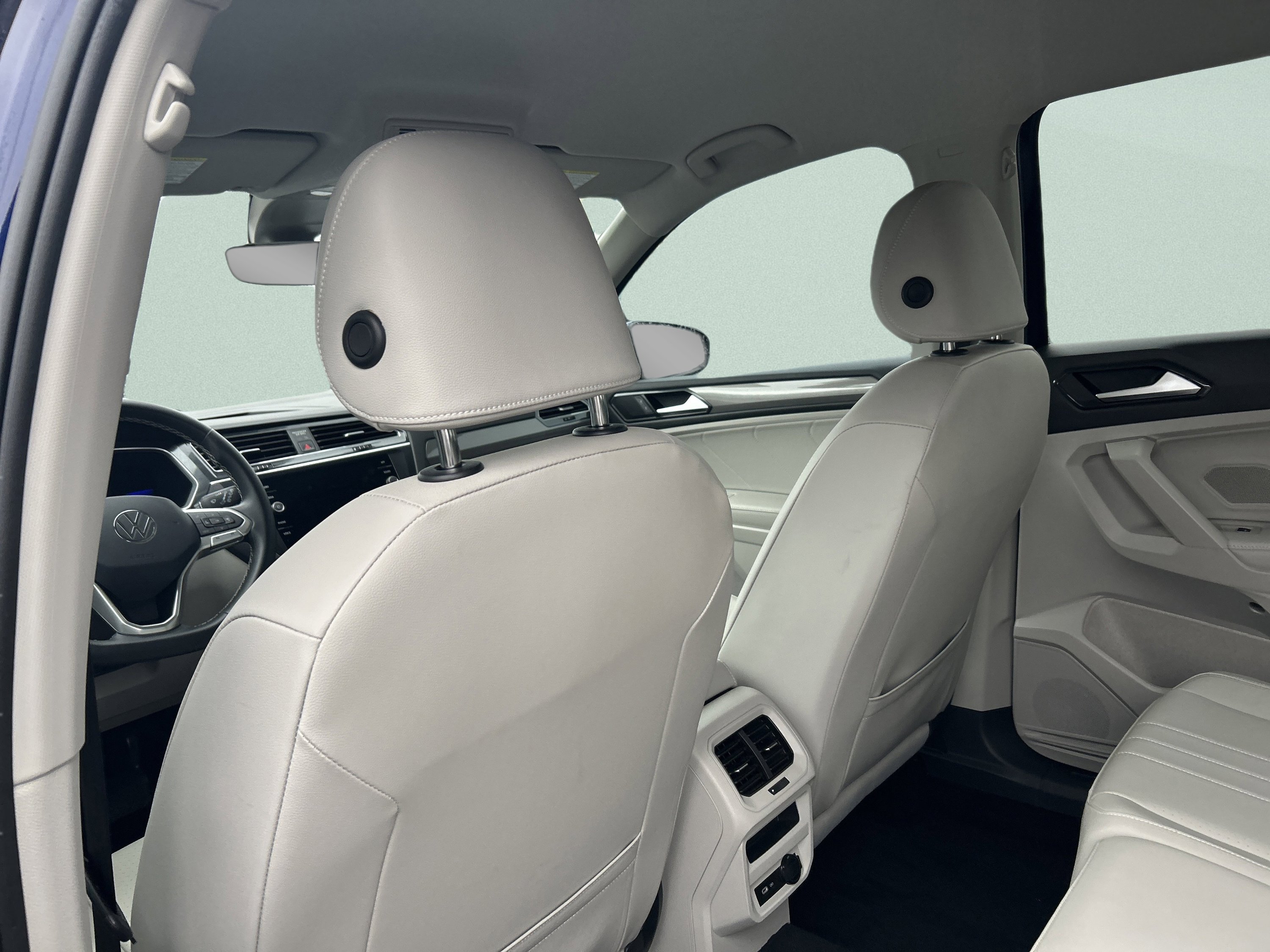 Used 2022 Volkswagen Tiguan SE AWD/4WD image 31