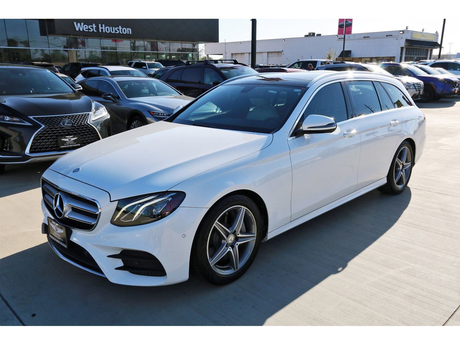 Used 2017 Mercedes-Benz E 400 4MATIC Wagon image 3