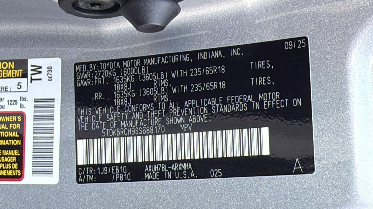 New 2025 Toyota Highlander XLE image 34
