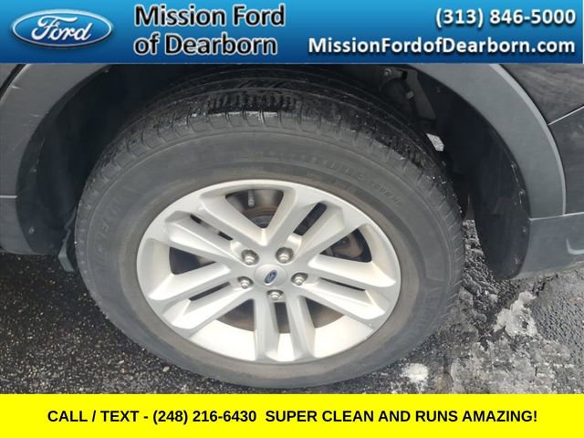 Used 2019 Ford Explorer XLT image 2