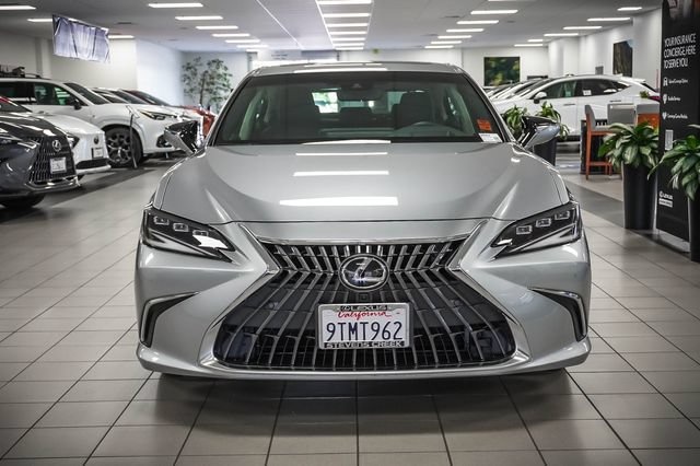 Certified 2025 Lexus ES 300h w/ Luxury Package FWD image 3
