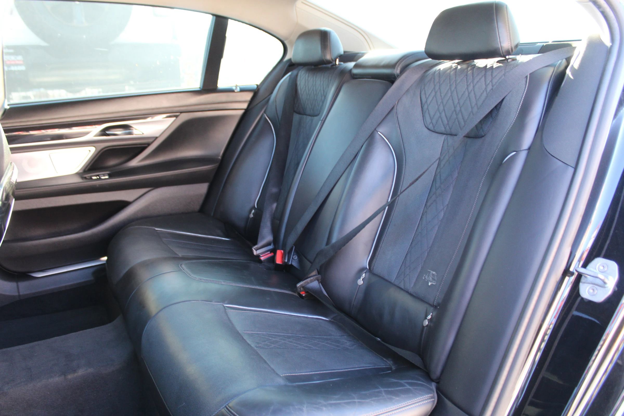 Used 2016 BMW 750i image 12