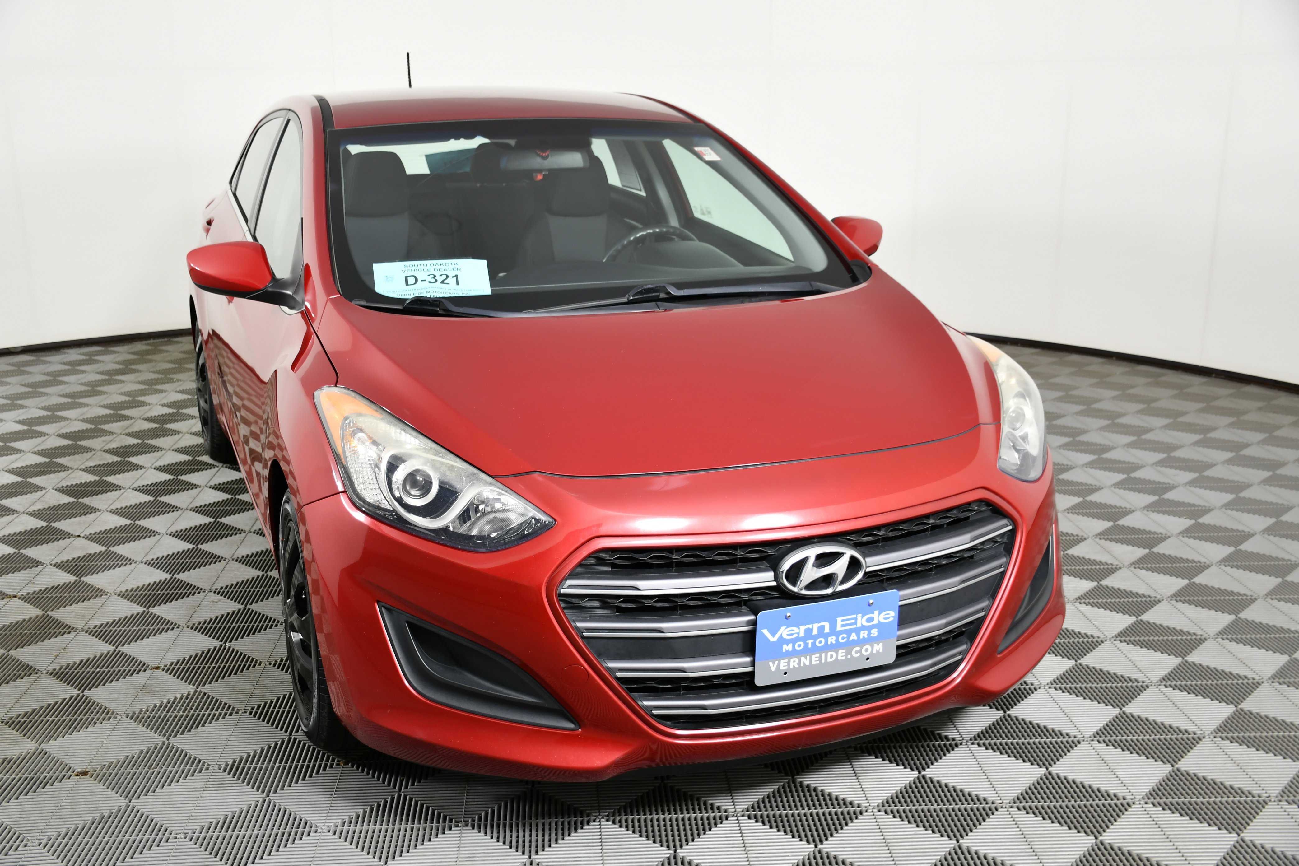 Used 2017 Hyundai Elantra GT image 3