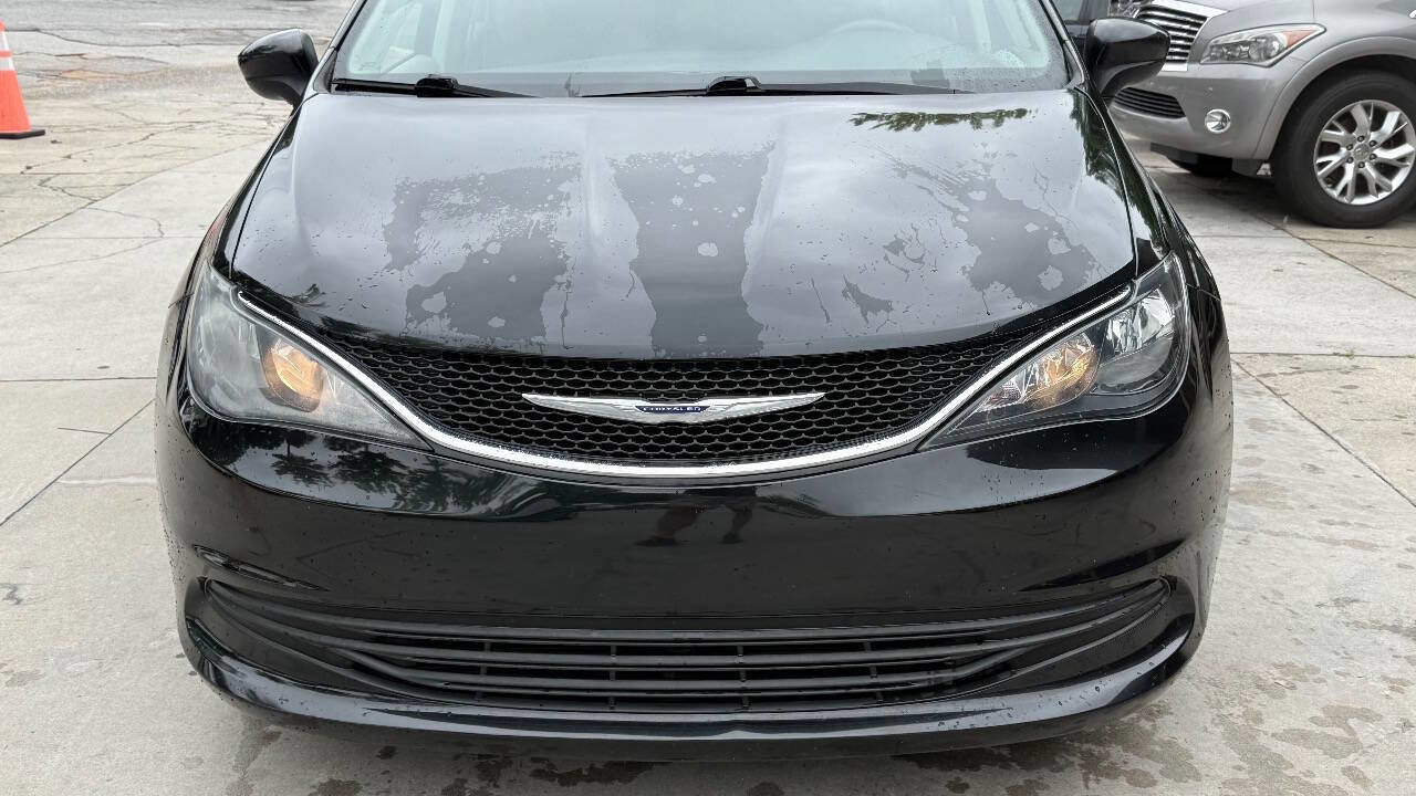 Used 2017 Chrysler Pacifica Touring FWD image 9