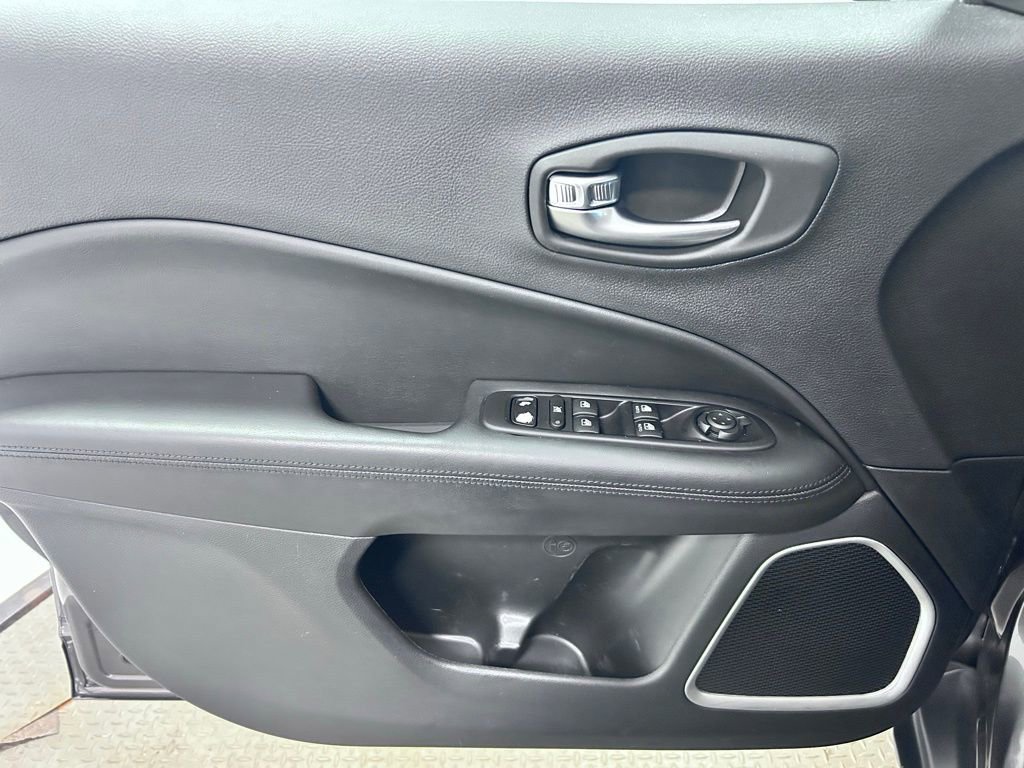 Used 2020 Jeep Compass Latitude image 4