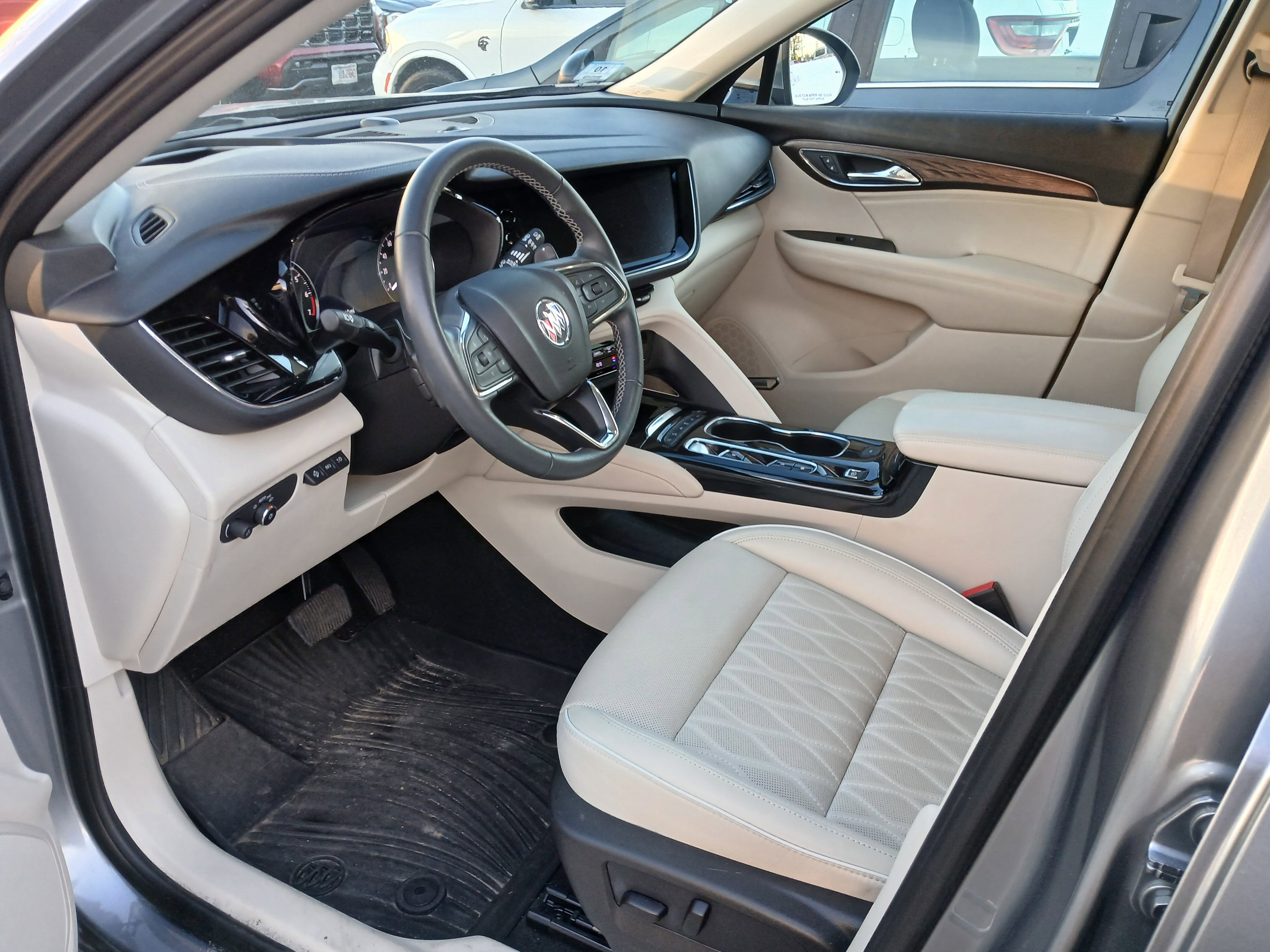 Used 2022 Buick Envision Avenir w/ Technology Package II image 2