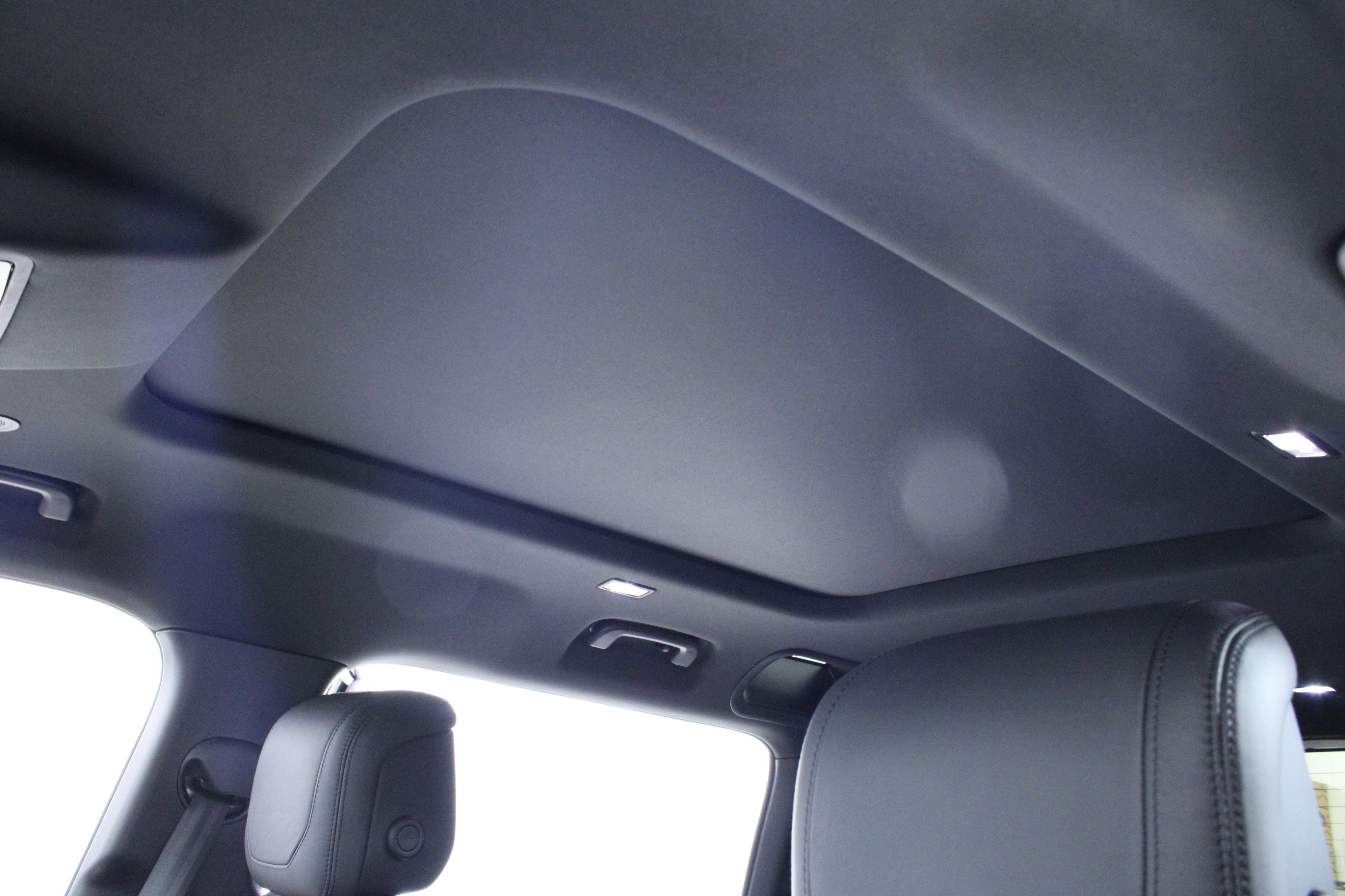 Used 2024 Land Rover Defender 110 S image 30