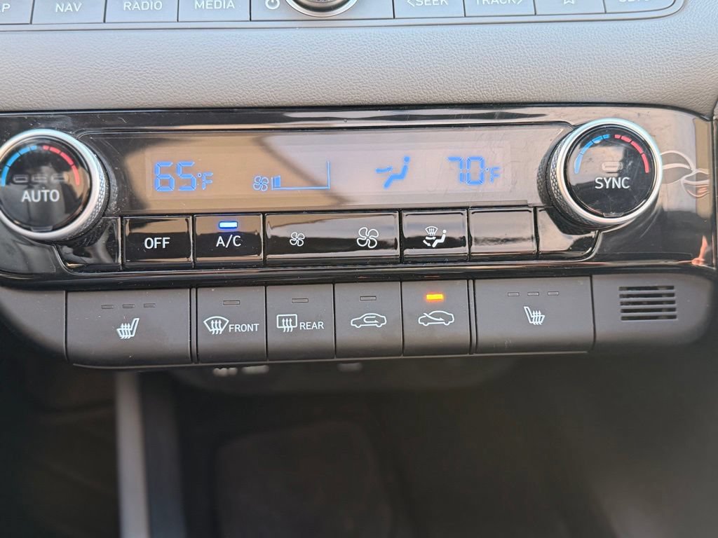 Used 2024 Hyundai Elantra SEL w/ Convenience Package FWD image 16