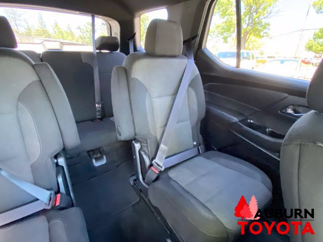 Used 2023 Chevrolet Traverse LT FWD image 25