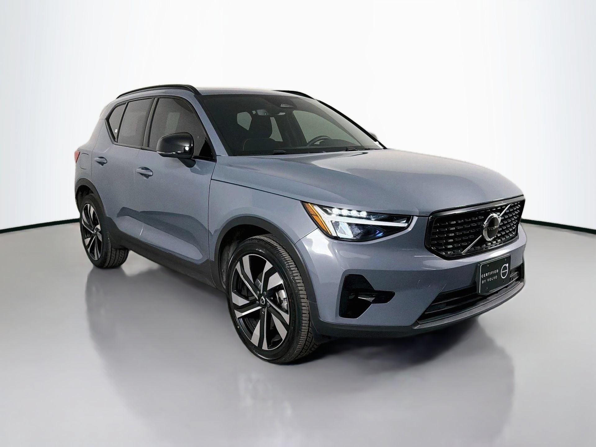 Certified 2023 Volvo XC40 B5 Plus w/ Climate Package AWD/4WD image 3