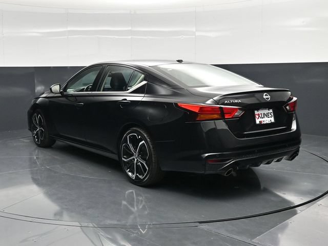 Used 2024 Nissan Altima 2.5 SR FWD image 12