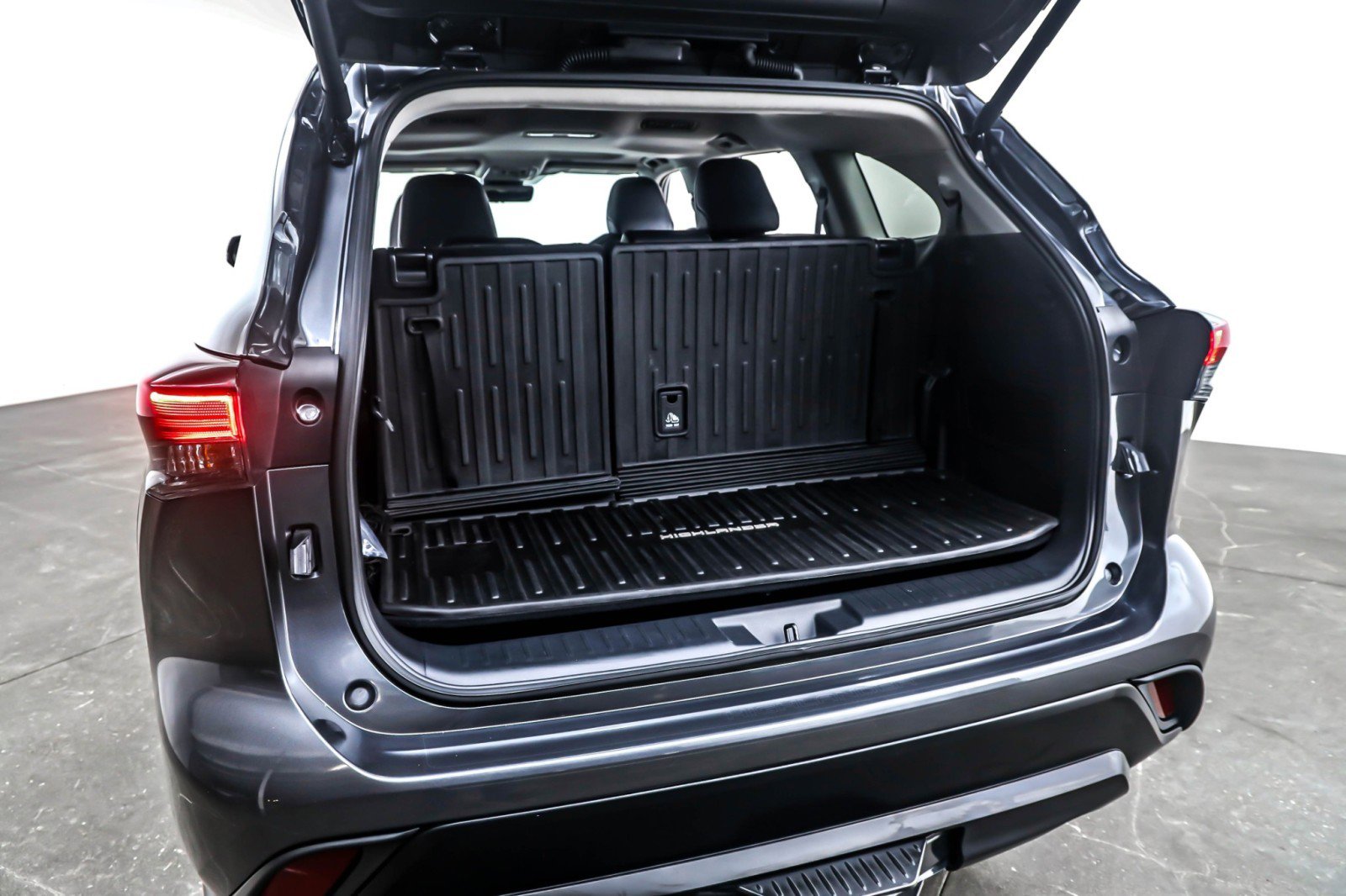 Used 2024 Toyota Highlander XLE image 23