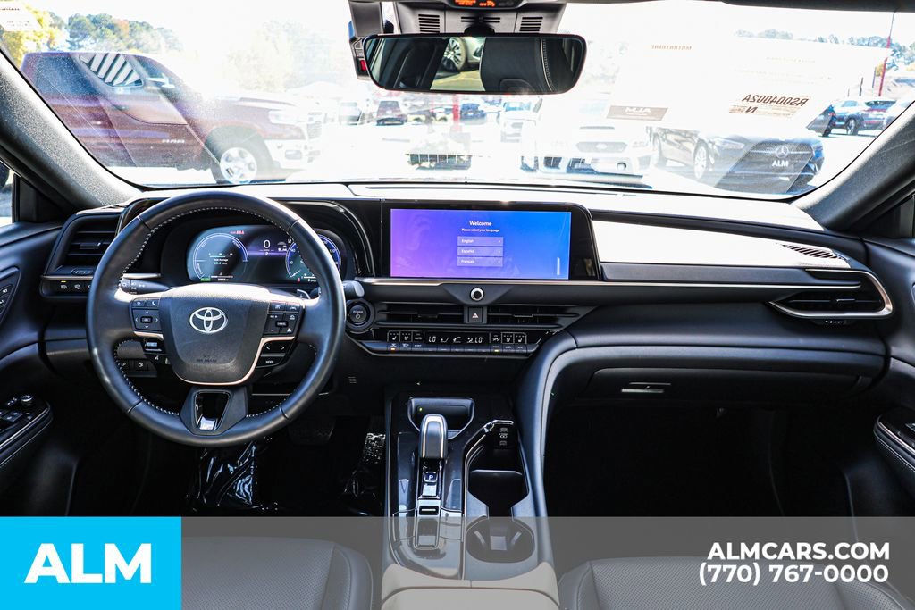 Used 2025 Toyota Crown Signia image 31