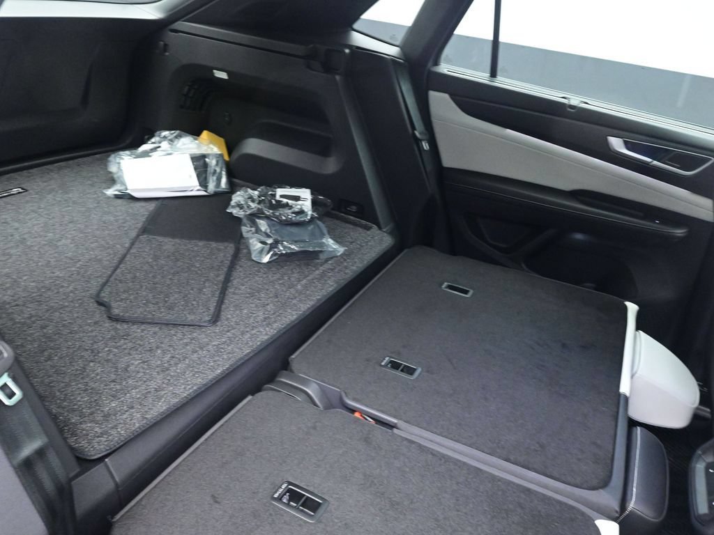 New 2026 Volkswagen Atlas Cross Sport SEL Premium R-Line image 27