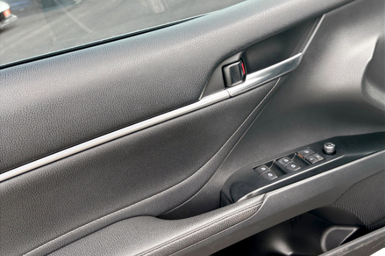 Used 2018 Toyota Camry XSE image 16