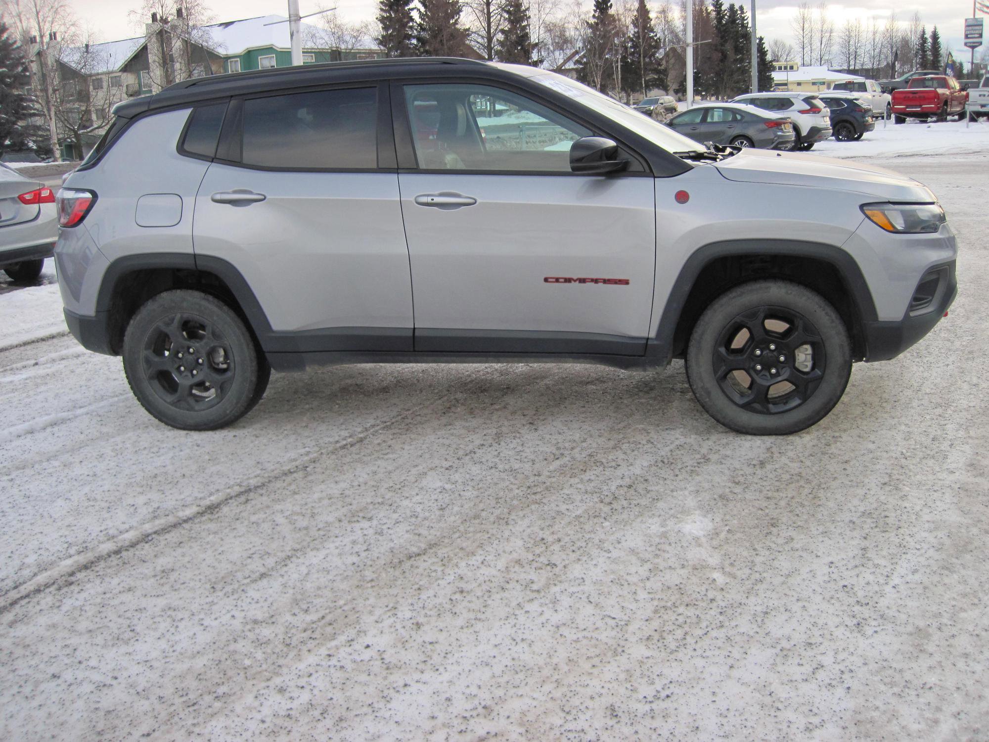 Used 2023 Jeep Compass Trailhawk image 3
