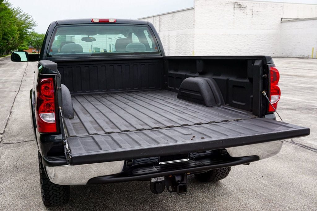 Used 2004 Chevrolet Silverado 2500 LS AWD/4WD image 32