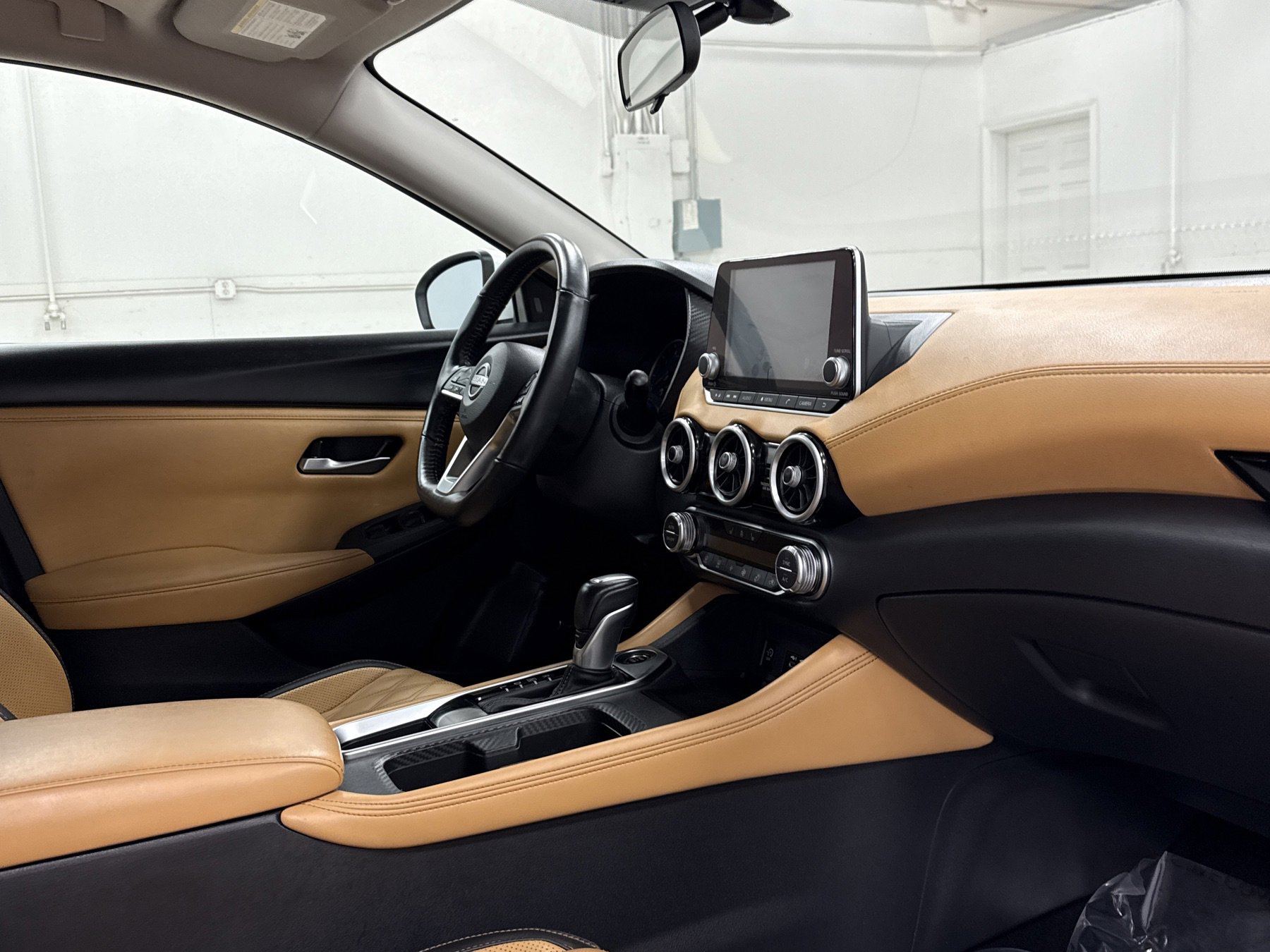 Used 2024 Nissan Sentra SV w/ SV Premium Package image 27