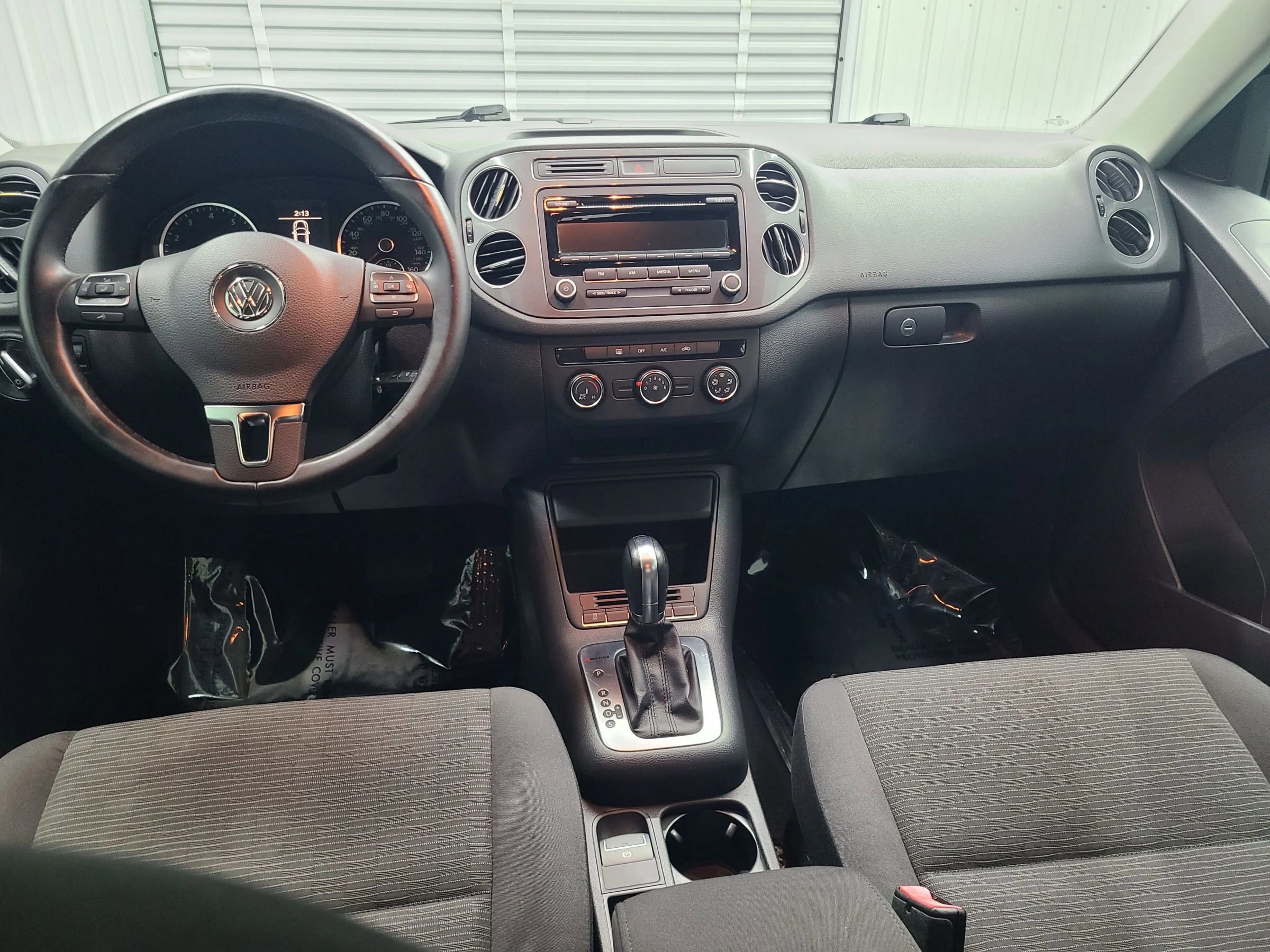 Used 2014 Volkswagen Tiguan S image 2