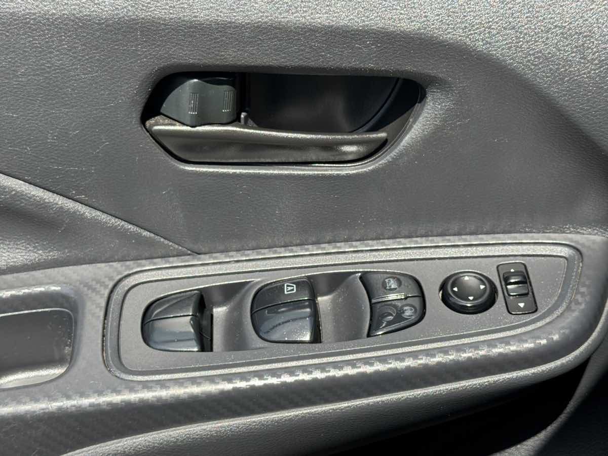 Used 2021 Nissan Versa S FWD image 27
