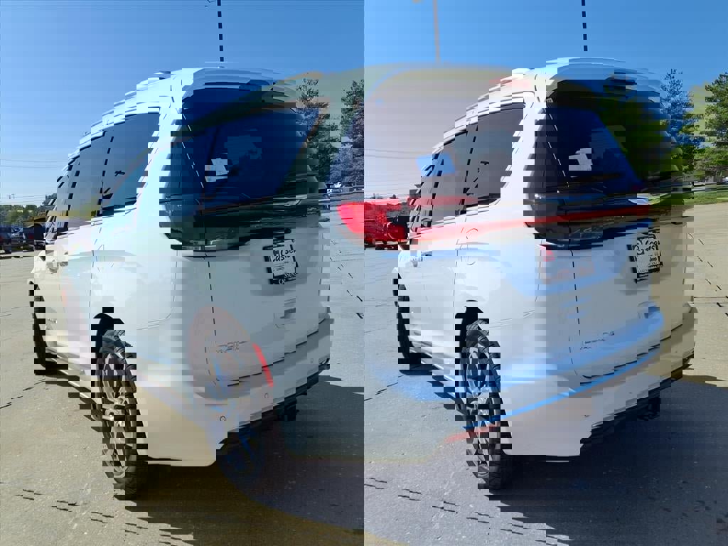 New 2026 Chrysler Pacifica Pinnacle image 31