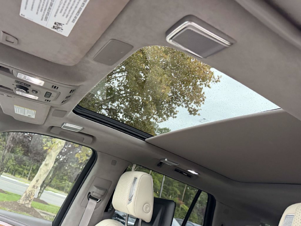 Used 2021 Cadillac Escalade Sport Platinum AWD/4WD image 17