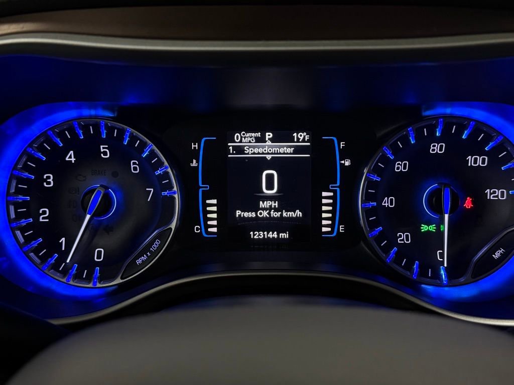 Used 2017 Chrysler Pacifica Touring image 14