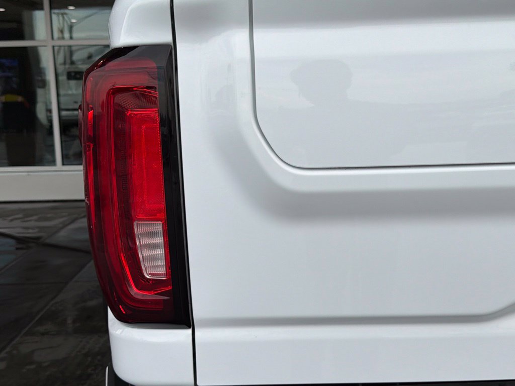 Used 2022 GMC Sierra 2500 AT4 w/ AT4 Premium Plus Package AWD/4WD image 11