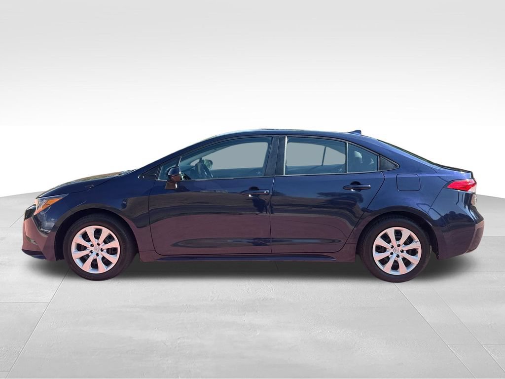 Used 2022 Toyota Corolla LE FWD image 5