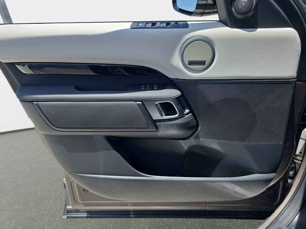New 2026 Land Rover Discovery S AWD/4WD image 29