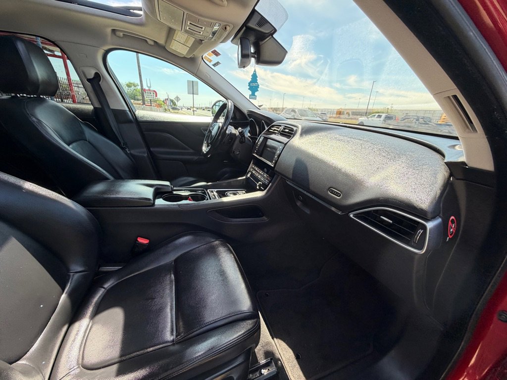 Used 2017 Jaguar F-PACE Premium image 30