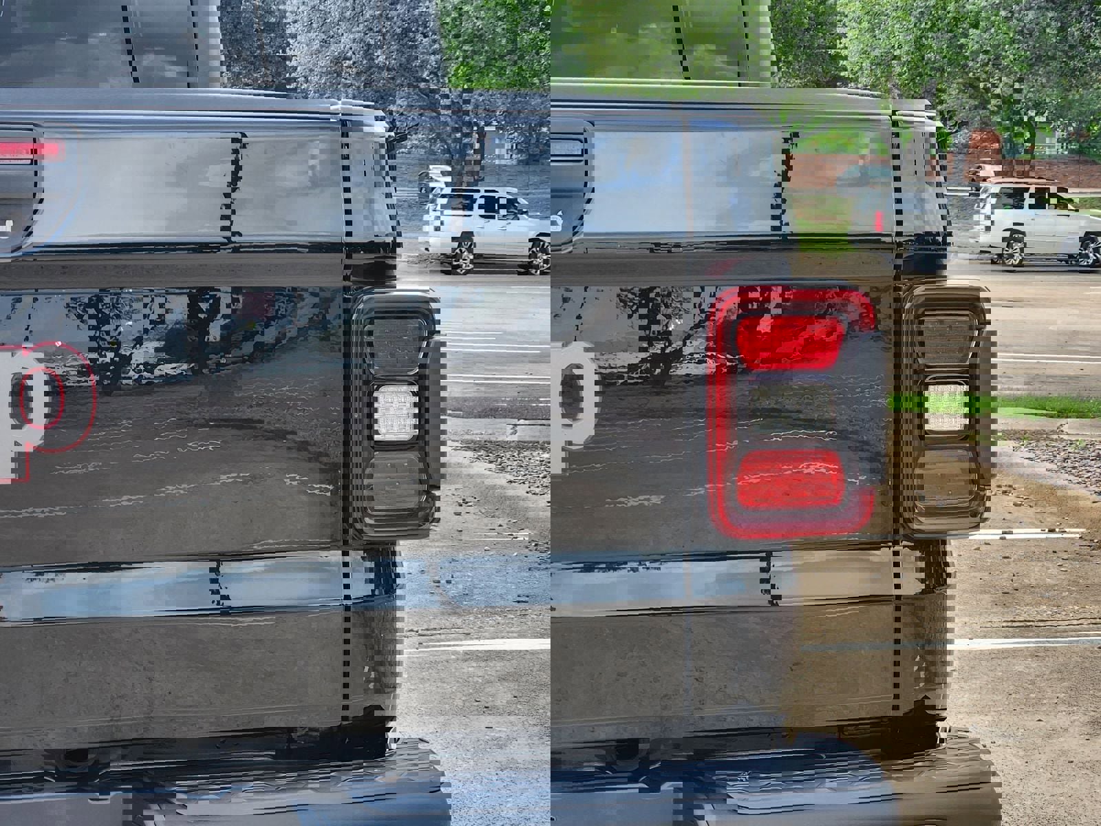 Used 2025 Jeep Gladiator Rubicon w/ Convenience Group image 16