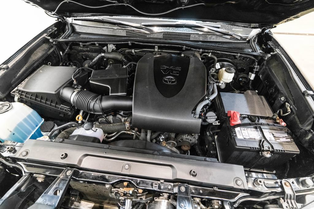 Used 2020 Toyota Tacoma SR5 w/ Technology Package AWD/4WD image 32