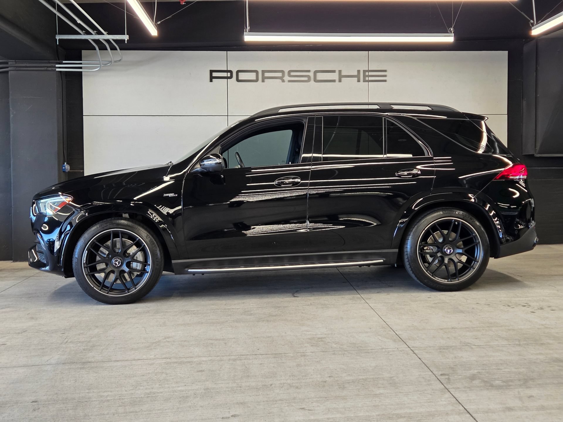 Used 2023 Mercedes-Benz GLE 53 AMG 4MATIC image 2