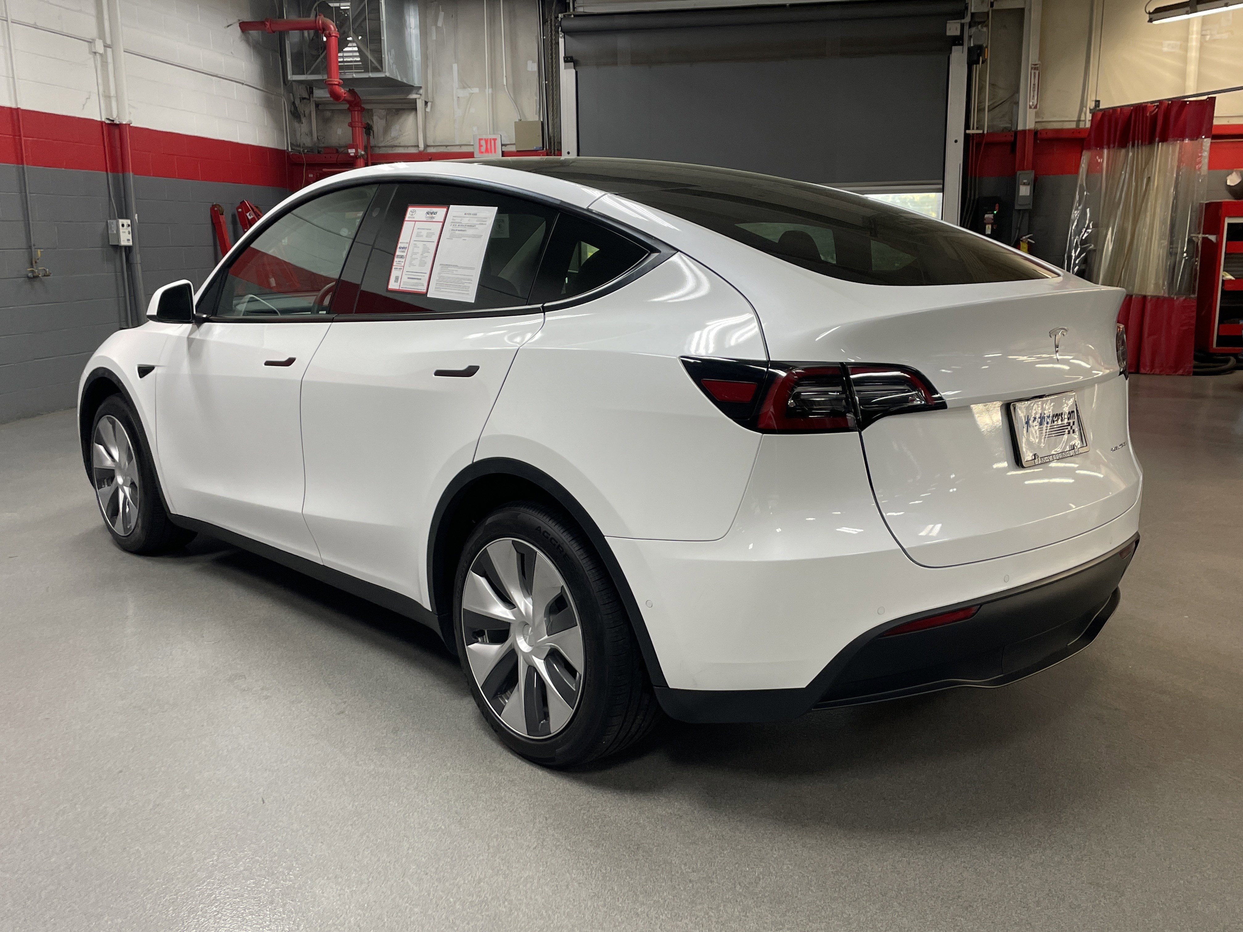 Used 2021 Tesla Model Y Long Range image 8