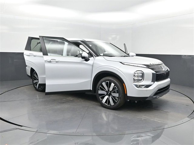 New 2025 Mitsubishi Outlander SE image 37