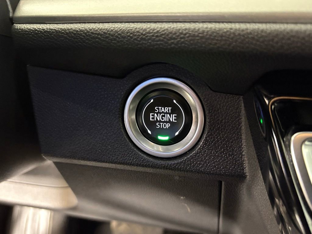 Used 2025 Chevrolet Traverse LT FWD image 28