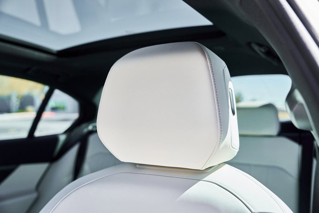 Used 2026 BMW 550e xDrive image 44