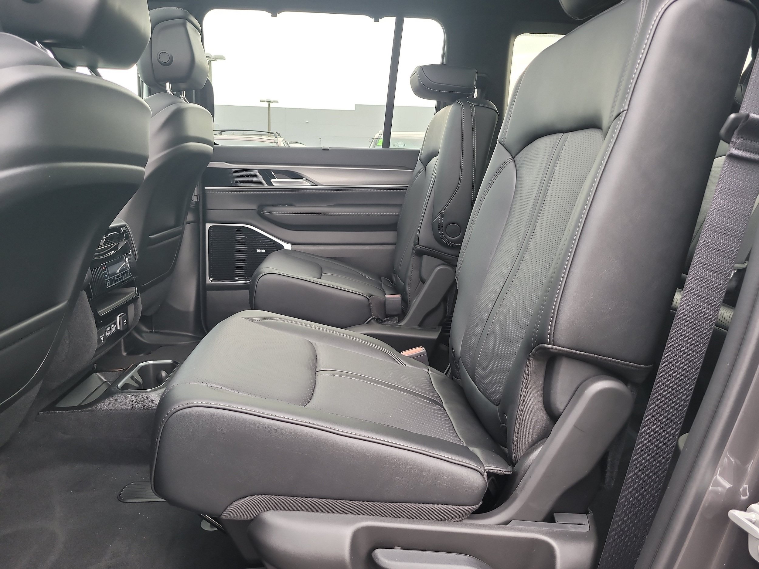 New 2026 Jeep Grand Wagoneer L Limited AWD/4WD image 11