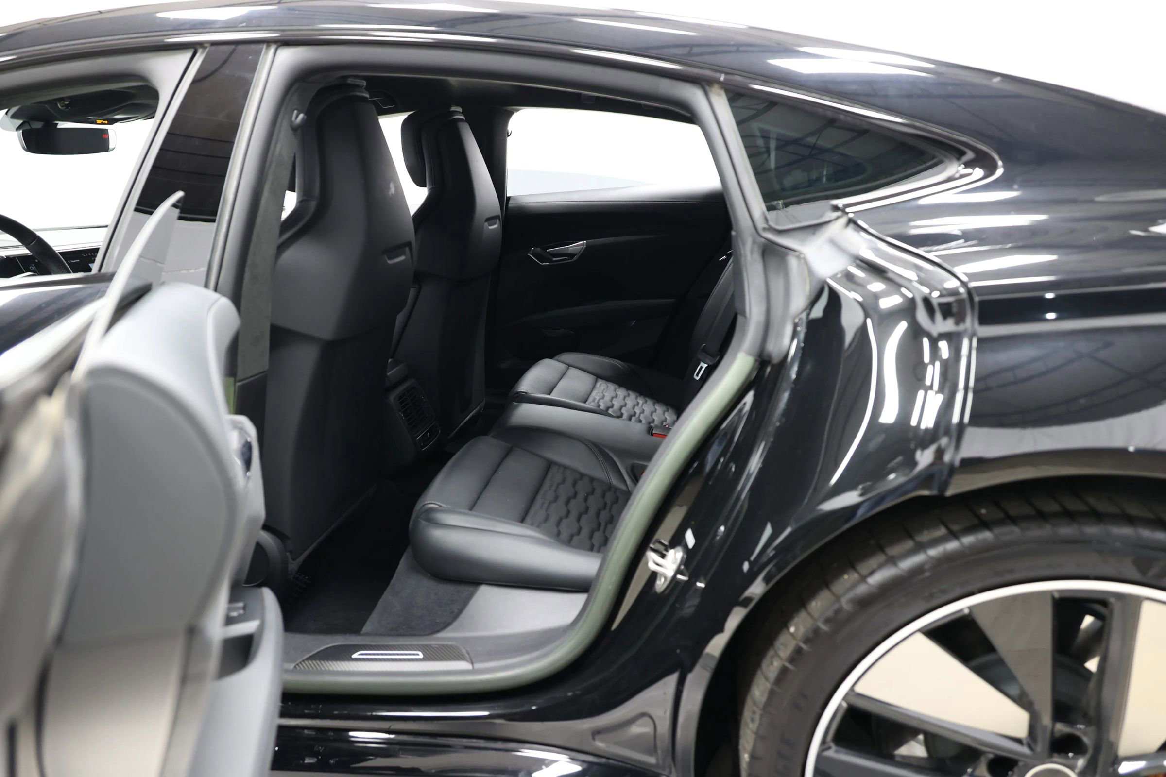 Used 2022 Audi RS e-tron GT w/ Carbon Performance Package image 50