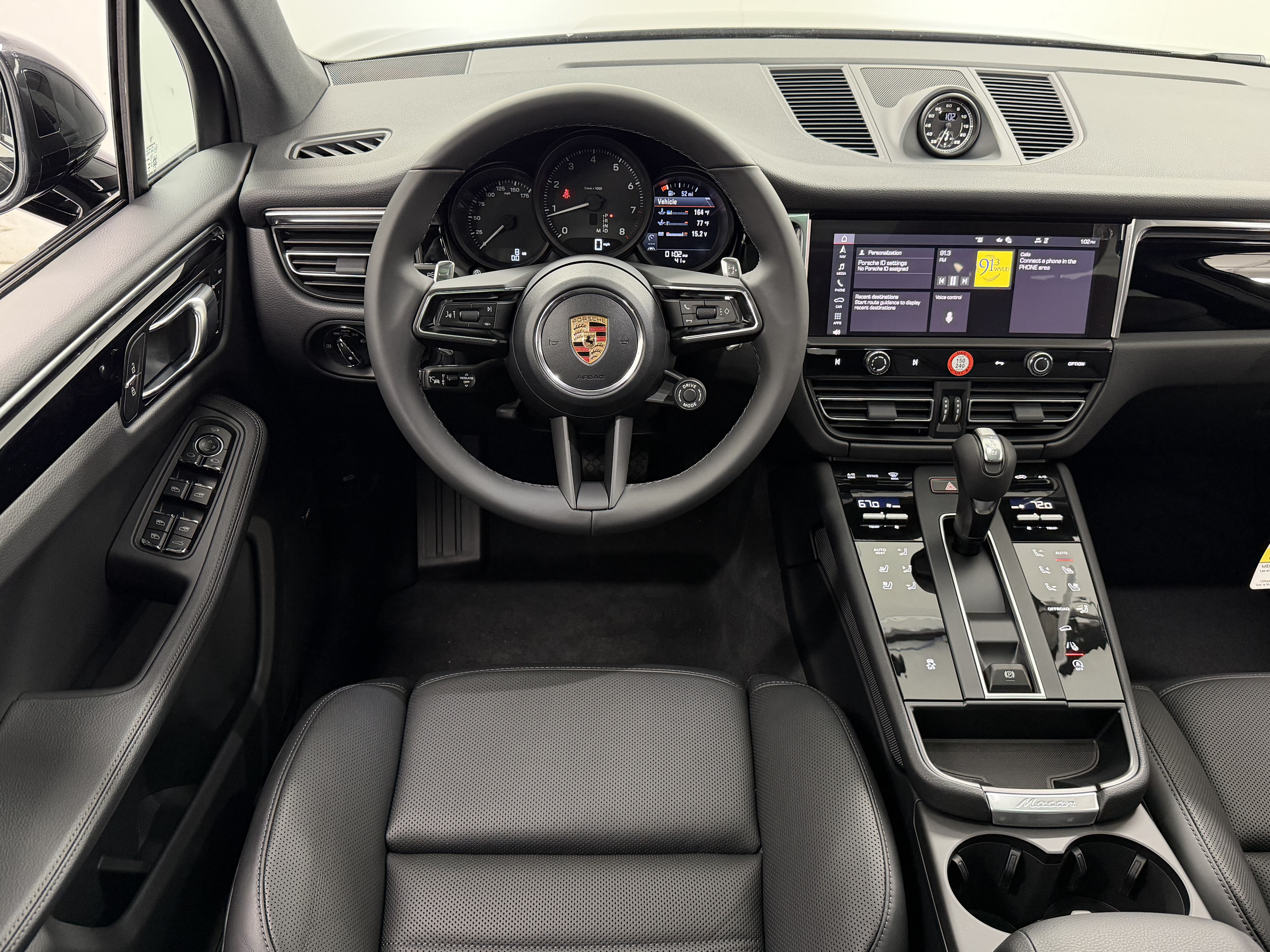 Certified 2026 Porsche Macan AWD/4WD image 25