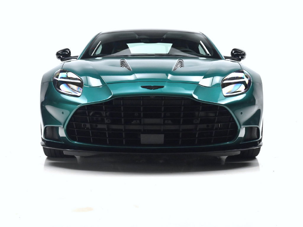 Used 2025 Aston Martin Vanquish RWD image 2